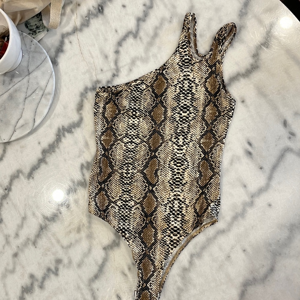 Zaful Snake Print Bodysuit, One Shoulder, Cut Out, Snap Closure Size 4 NWOT.